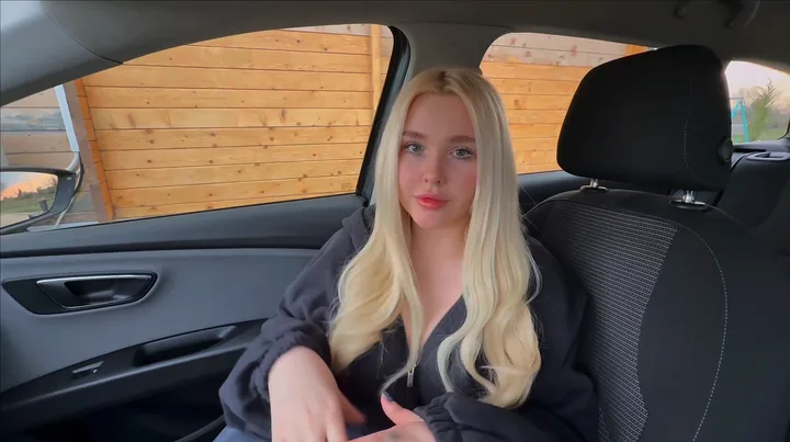 A beauty in leggings came to visit. She agreed to have a perfect sex